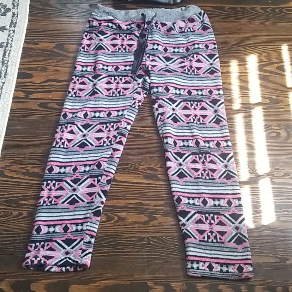 Hot Kiss Tribal Pattern Fuzzy Pajamas L